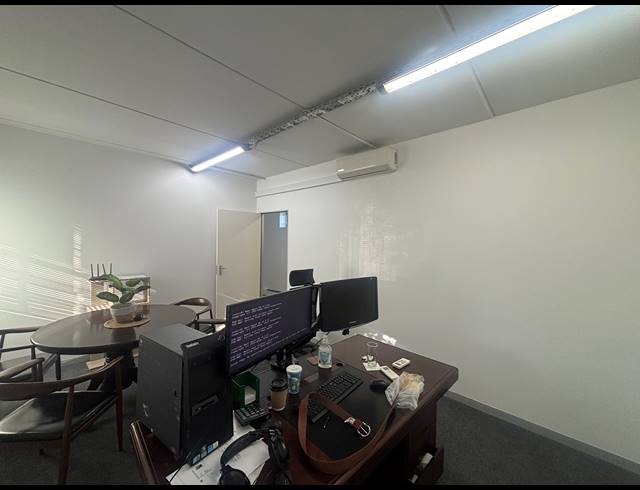 103M² OFFICE TO LET IN FIRGROVE